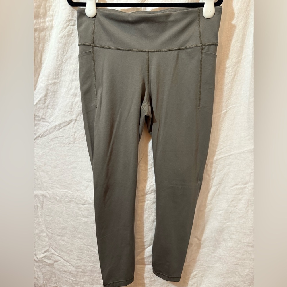 GAP Fit Olive Compression Leggings with pockets!